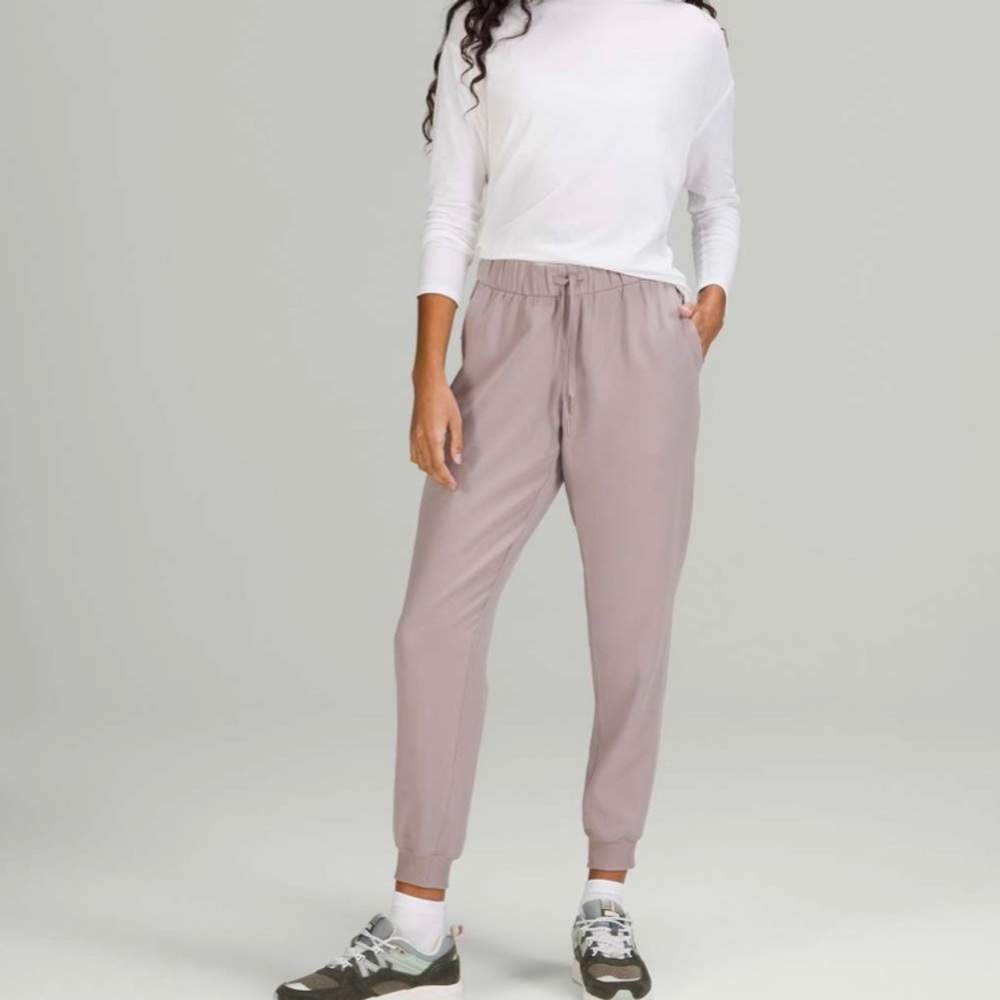 Gently Used - Lululemon On the Fly Jogger 28" *Woven - Dark Chrome - Size 8-
